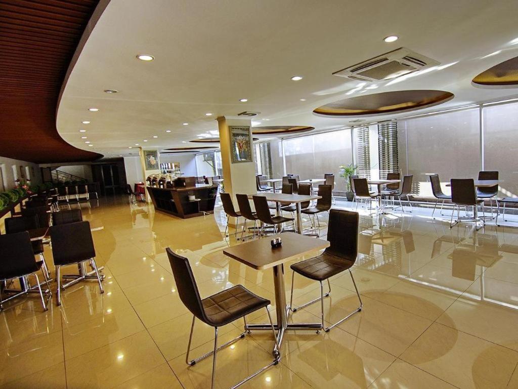 Raffleshom Hotel Бандунг Экстерьер фото