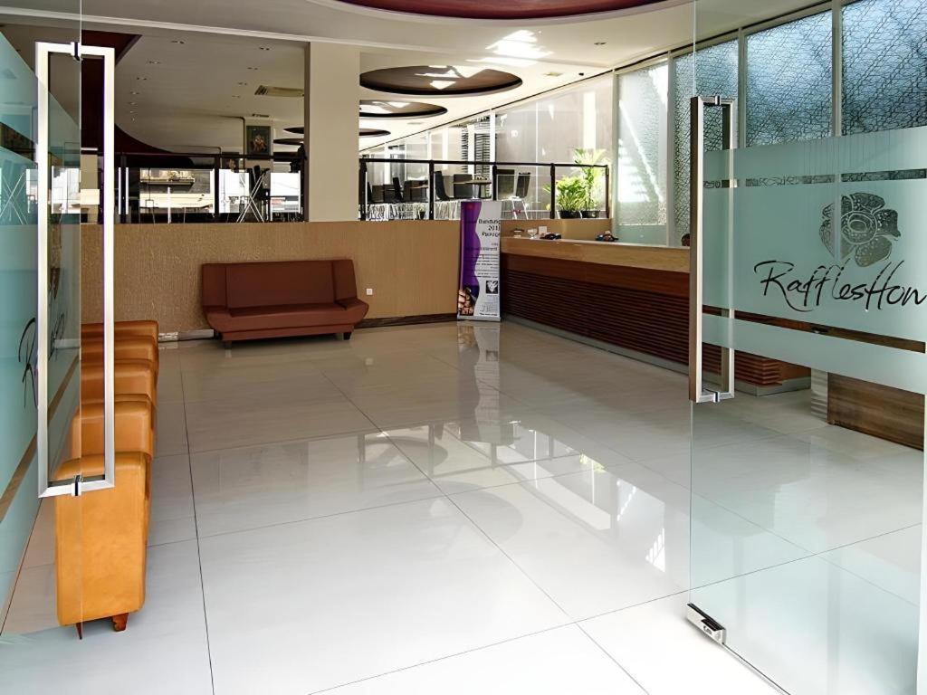 Raffleshom Hotel Бандунг Экстерьер фото