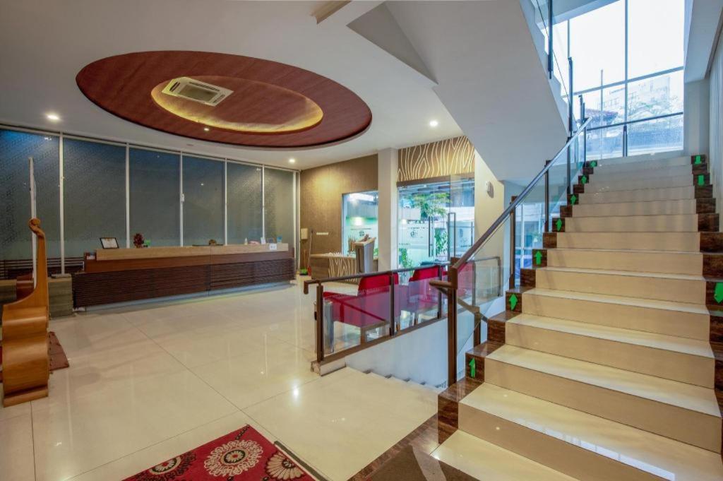 Raffleshom Hotel Бандунг Экстерьер фото