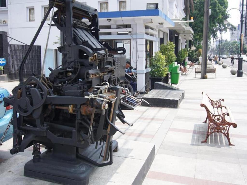 Raffleshom Hotel Бандунг Экстерьер фото